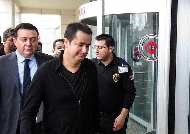 Sabah’tan Erhan Öztürk’ün haberine göre, Fransa'nın sahil kasabası St. Tropez'de 18 Eylül 2017'de günlerce konuşulan bir düğünle evlenen çift boşanma kararını 21 Kasım'da aldı ve bu çerçevede bir boşanma protokolü hazırladı.