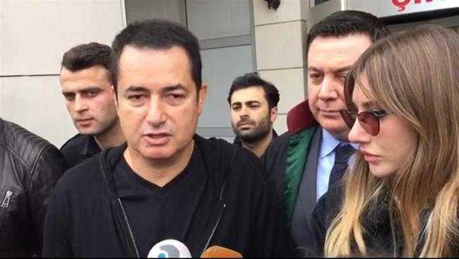 Şeyma Subaşı, mevcut oturduğu evden çıkarak yeni alınacak eve geçecek. Çiftin 5 yaşındaki kızı Melisa'nın velayeti annede olacak. Subaşı'na 115 bin TL yoksulluk, Melisa'ya ise 10 bin TL iştirak nafakası olarak her ay 125 bin TL ödenecek. 29 yaşındaki Subaşı evlenirse 115 bin liralık nafakası ödenmeyecek.