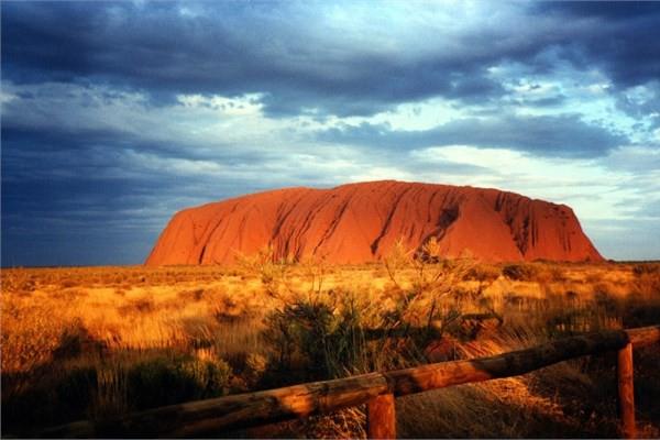 <p><b>Avustralya </b></p>    Uluru