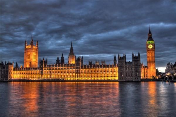 <p><b>İngiltere </b></p>    Westminster Sarayı