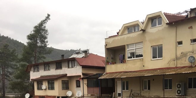 Marmaris'te dere taştı, ev ve işyerlerini su bastı