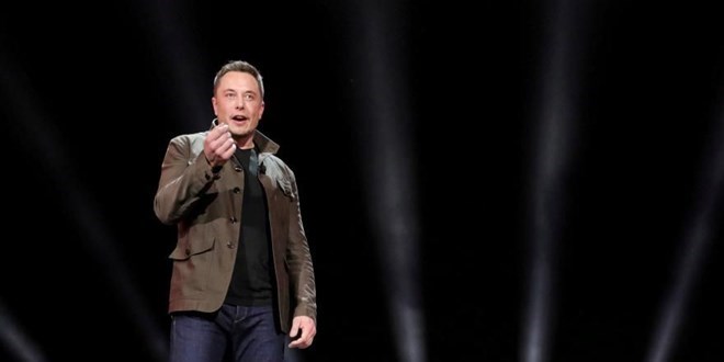 Elon Musk'tan uçan otomobil paylaşımı