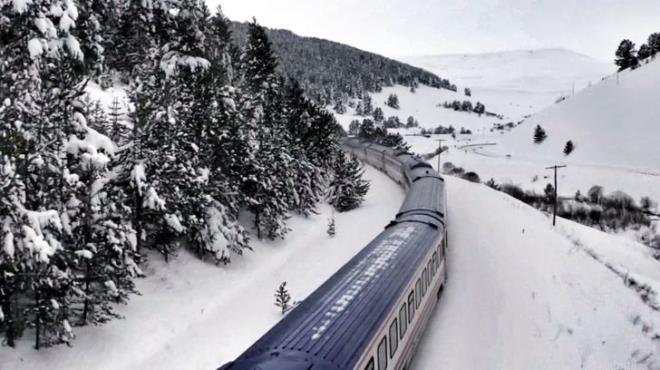 Sosyal medya sayesinde yolculuğa ilginin artmasıyla Doğu Ekspresi'nde bir olan yataklı vagon sayısı, ocak ayından itibaren sefer başına 5'e çıkartıldı. Trende iki de kuşetli vagon bulunuyor. Yerli ve yabancı turistler, biletleri günler öncesinden satışa çıkan trende yer bulmakta zorlanıyor. Uçak ve otobüse göre daha uygun maliyetle yolculuk yapma imkanı bulan yolcular, tren seferi sırasında eşsiz manzaralara da şahitlik etmenin ayrıcalığını yaşıyor.