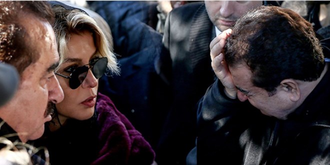 İbrahim Tatlıses'in annesi son yolculuğuna uğurlandı