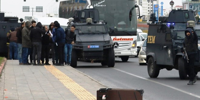 Muavinin dikkatsizliği bomba paniğine neden oldu!