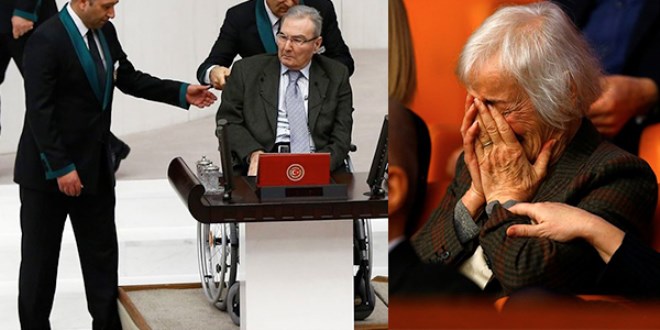 Deniz Baykal yemin ederken eşi gözyaşlarına boğuldu