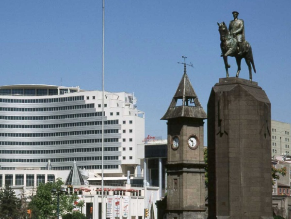 Kayseri  Dursun Ataş: %43  Memduh Büyükkılıç: %57