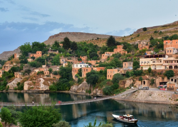 Şanlıurfa  Sabahattin Cevheri: %54  Zeynel Abidin Beyazgül: %46