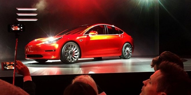 Tesla 'uygun fiyatlı' modelini satışa sundu (Sadece internetten)