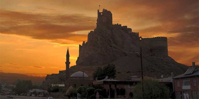 Anadolu tarihinin tanığı hoşap kalesi