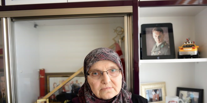Şehit oğullarının hatırasını özel odada yaşatıyorlar