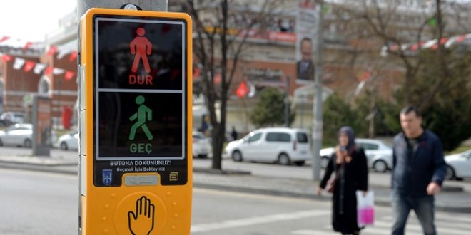 Başkente yeni trafik levhaları