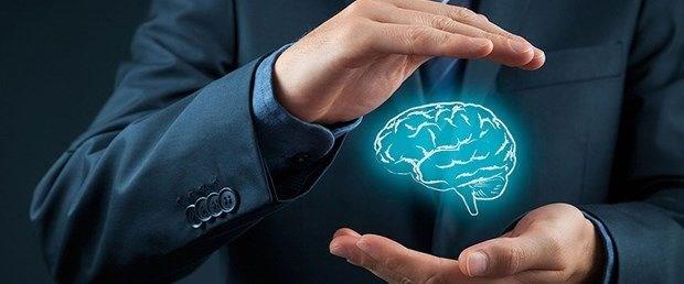 BEYNİ BÜYÜK OLANLAR DAHA MI ZEKİ?  İngiliz ve Hollandalı bilim insanları 13 bin 600 kişi üzerinde yaptıkları araştırmanın sonuçlarını açıkladı. Buna göre, beyni ortalamadan büyük olan kişilerin hafızaları daha kuvvetli, mantık yürütmekte de daha iyiler ancak bu kişilerin daha zeki olduğunu gösteren bir veri bulunmuyor.