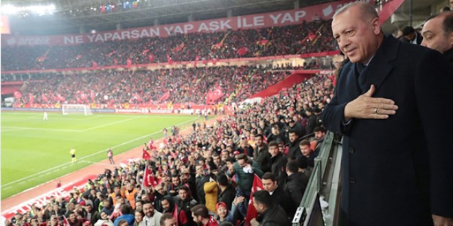 Cumhurbaşkanı Türkiye-Moldova maçında