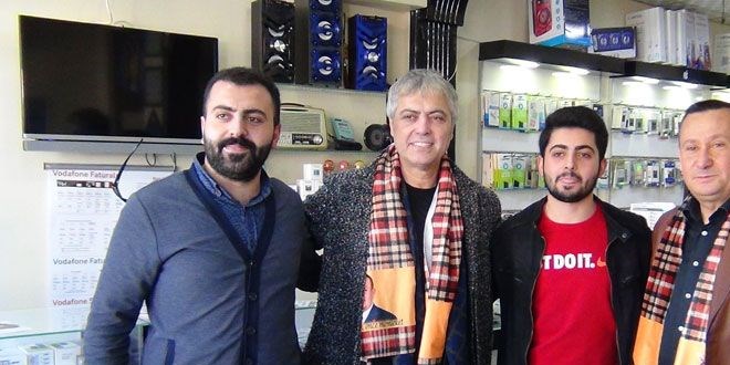 Cengiz Kurtoğlu kapı kapı dolaşıp Belediye başkan adayına destek istedi