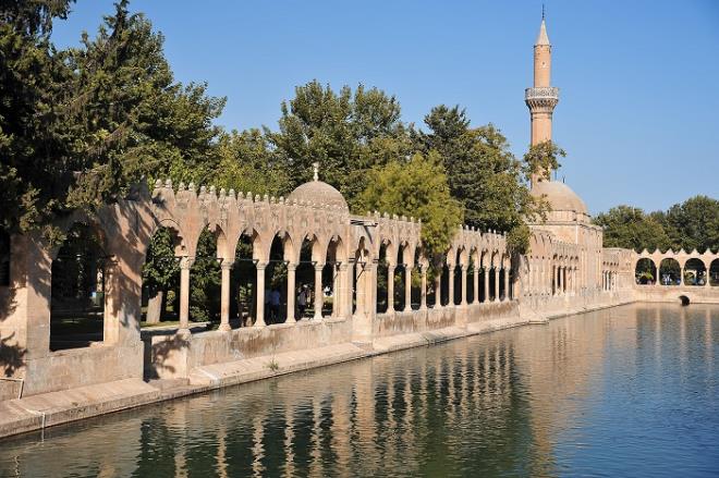 ŞANLIURFA: 1984’te Şanlı oluyor. Ama ilk adı SİVEREK. Siverek, 1926’da il olmaktan çıkarılıp ilçe haline getiriliyor.)