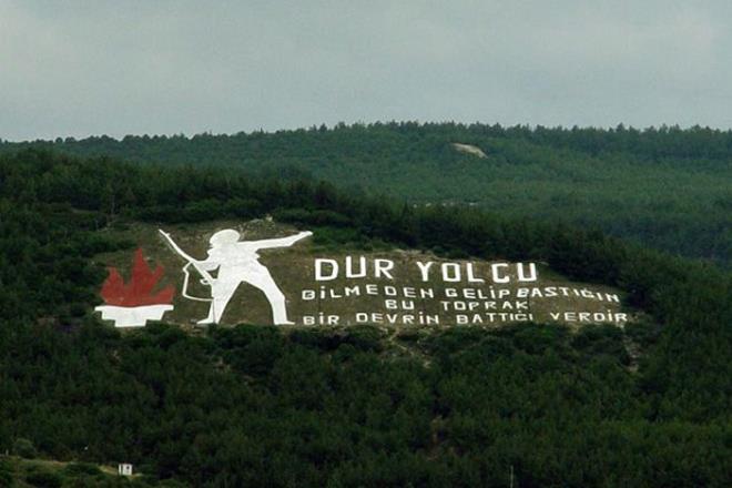 ÇANAKKALE: Çanakkale, önce BİGA sancağının merkezi. Sonra 1925’te Çanakkale il oluyor. Biga Çanakkale’ye bağlanıyor. Hatta 1926’ya kadar GELİBOLU isimli bir il de var. Bu il de lağvedilip Çanakkale’ye ilçe olarak bağlanıyor.