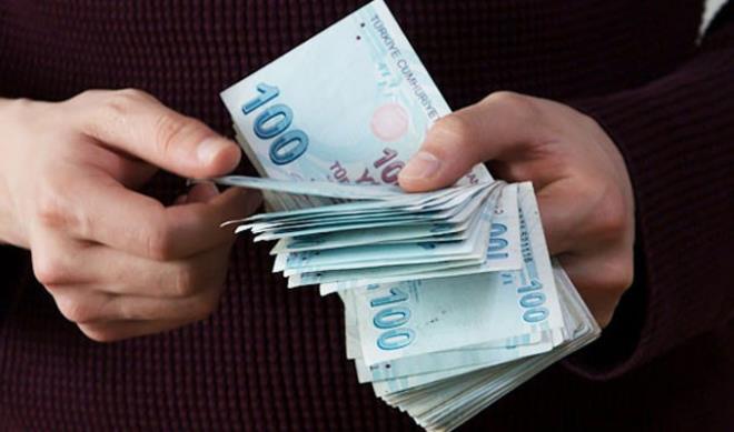 Türk Lirası mevduat ve döviz tevdiat hesapları için uygulanacak değişken faiz hesaplama yöntemi, Türkiye Cumhuriyet Merkez Bankası’nın uygun görüşü alınmak suretiyle bankalarca belirleniyor. Ancak, Türk Lirası mevduatlar için Türkiye İstatistik Kurumu’nca açıklanan Üretici Fiyat Endeksi, Tüketici Fiyat Endeksi ve bu endeksleri oluşturan alt kalemlerden üretilecek endekslerle hesaplanan enflasyon oranlarına, para piyasalarında gerçekleşen faiz oranlarına, Türkiye Cumhuriyet Merkez Bankası borç alma veya borç verme faiz oranlarına, bankalarca belirlenen mevduat faizi oranlarına, Devlet İç Borçlanma Senetleri faiz oranlarına, İstanbul Menkul Kıymetler Borsası endekslerine ve bu borsada işlem gören menkul kıymetlerden oluşturulan hisse senedi sepetlerinin fiyat değişimlerine bağlı olarak belirlenen değişken faiz hesaplama yöntemleri Türkiye Cumhuriyet Merkez Bankası’na bildirilmek kaydıyla uygulamaya konuluyor.