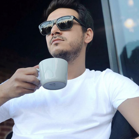 Sosyal medyada tepki! İnsanları gaza getirip...  <br>  Twitter'da Yıldızdoğan için ''İnsanları gaza getirip savaşlara, ölümlere yollayanların çocukları bedelli askerlik yaparken şehadet şerbetini yine gariban çocukları içiyor. Mustafa Yıldızdoğan’ın oğlu bedelli askerlik yapacak! 'Ölürüm Türkiyem'' gibi yorumlar yapıldı.