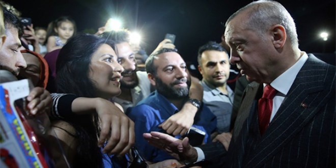 Başkan Erdoğan'a Yenikapı'da yoğun ilgi