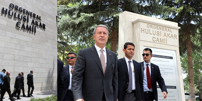 Cuma namazını kendi ismini taşıdığı camide kıldı