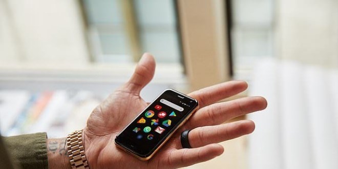 Dünyanın en küçük akıllı telefonu Palm satışa çıktı