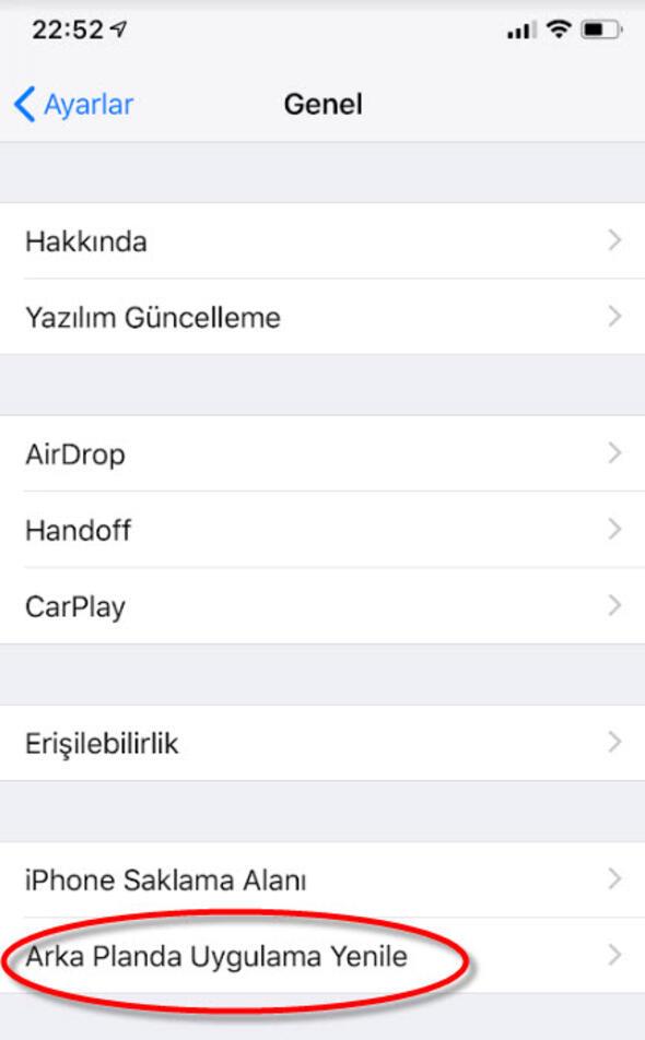 Şimdi de Genel kısmına dokunun.<br>Daha sonra da Arka Planda Uygulama Yenile seçeneğine girin.