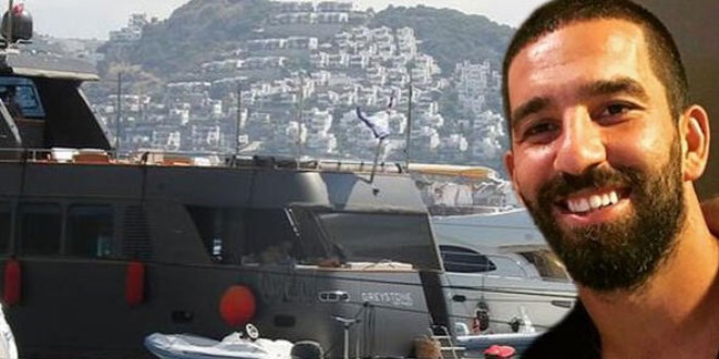 İşte Arda Turan’ın otel gibi teknesi!