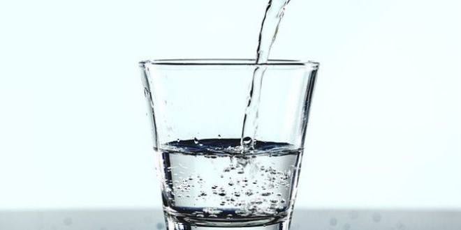 1 bardak maden suyunun 10 faydası