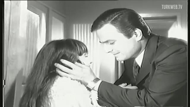 7. “Senin annen, bir melekti yavrum.”