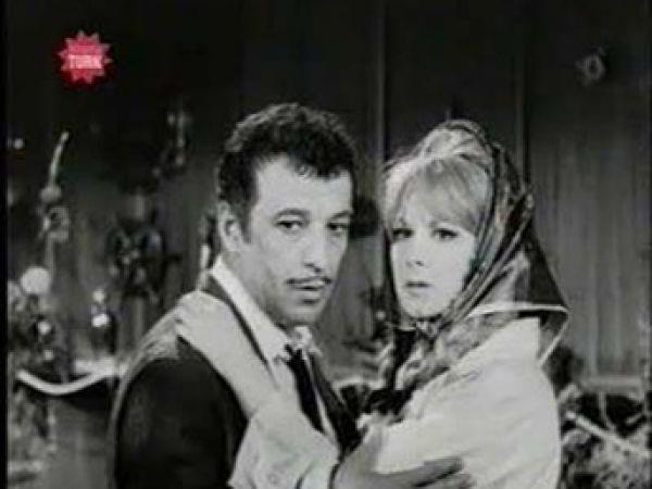 “Evlenince, pembe pancurlu bir evimiz olacak.”