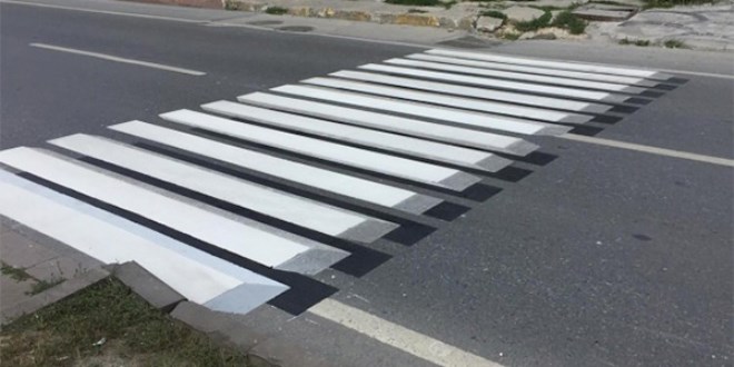 3 boyutlu yaya geçidi görenleri şaşırtıyor!