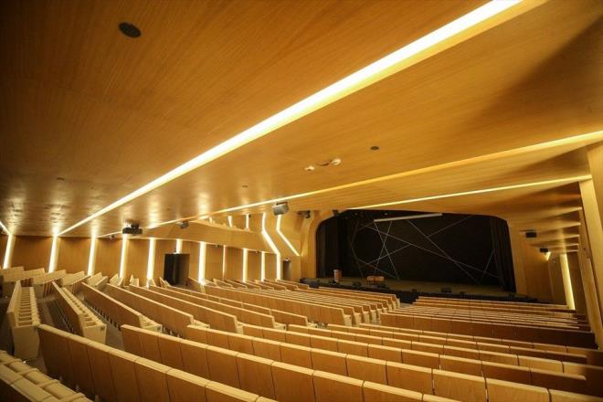 Büyük Çamlıca Camii, 3 bin 500 metrekarelik sanat galerisi, 3 bin metrekarelik kütüphane, bin 71 kişilik konferans salonu, 8 sanat atölyesi, 3 bin 500 araçlık kapalı otoparkı bünyesinde barındırıyor. Cami, ses, ışık, ısıtma, havalandırma ve güvenlik sistemleriyle de farkını ortaya koyuyor