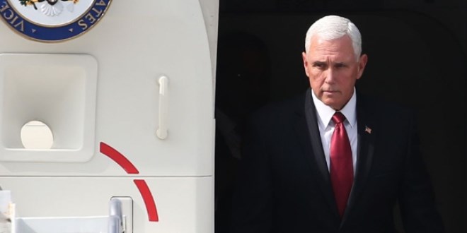 Türkiye'ye gelen Mike Pence'in yüz ifadesi dikkatlerden kaçmadı