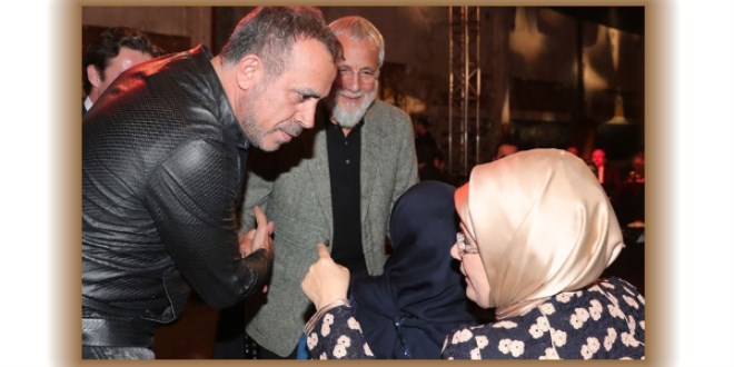 Yusuf İslam'la sohbet eden Haluk Levent'in yardımına Emine Erdoğan yetişti
