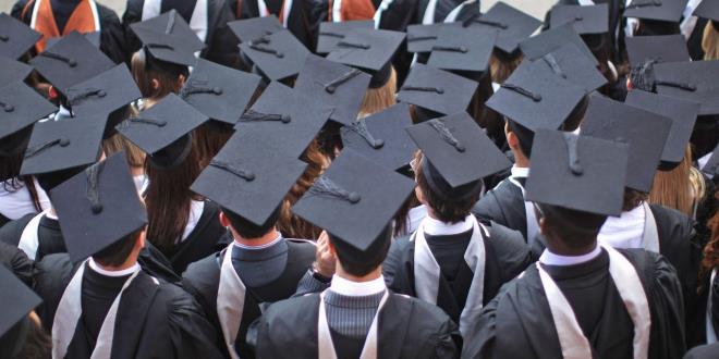 AK Parti kaynaklarından edinilen bilgiye göre, öğrenim kredilerinin yeniden yapılandırılmasına ilişkin çıkarılacak düzenlemeyle öncelikle borcunu ödeyemediği için hakkında kanuni işlem başlatılan 280 bin civarındaki kişi hakkındaki icra takipleri kaldırılacak, borca uygulanan gecikme cezası ve faizleri silinecek.