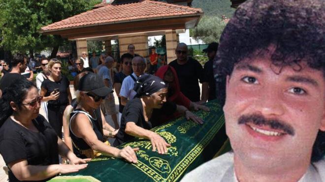 DEVRAN ÇAĞLAR<br>  Arabesk şarkıcısı Devran Çağlar Maltepe?de yaşadığı rezidansta ölü bulundu. Acı haber Çağlar'ın sahne alacağı mekanın sosyal medya hesabından duyuruldu:    "Sahnesi vardı. Kendisinden haber alamayınca evine gittik. İçeri girdiğimizde cansız bedeniyle karşılaştık. Olay yerine gelen savcı inceleme yapıyor "    Marmaris'te roprağa verilen Decran Çağlar'ın cenazesinde sanat dünyasından hiç kimse yoktu.