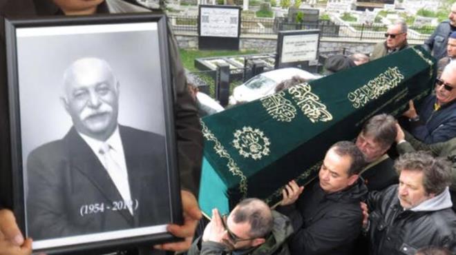 ÜMİT YESİN<br>  Ümit Yesin, kalp kapakçığı ameliyatı sonrası yoğun bakımda tedavi gördüğü hastanede vefat etti. 65 yaşındaki oyuncunun vefatı sanat ve tiyatro camiasını yasa boğdu. Ümit Yesin, Şakirin Camii?nde düzenlenen törenin ardından son yolculuğuna uğurlandı.