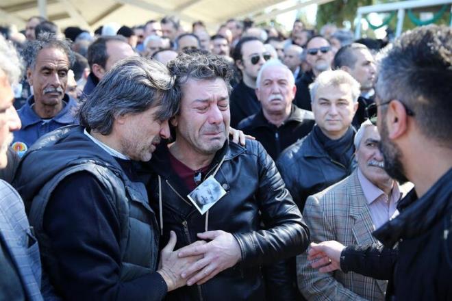 AYTAÇ ARMAN<br>  Yeşilçam'ın yakışıklı jönlerinden Aytaç Arman, şubat ayında İstanbul'da kanser tedavisi gördüğü hastanede yaşamını yitirdi. Aytaç Arman için memleketi Adana?da tören düzenlendi. Arman'ın cenazesi Kabasakal Mezarlığı'nda toprağa verildi.