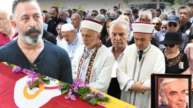 ENİS FOSFOROĞLU<br>  Oyuncu Enis Fosforoğlu, haziran ayında geçirdiği kalp krizi sonucu hayatını kaybetti.