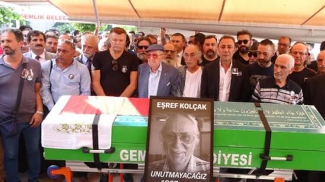 EŞREF KOLÇAK<br>  Yeşilçam'ın usta ismi Eşref Kolçak, tedavi gördüğü Gemlik Devlet Hastanesi'nde hayatını kaybetti.