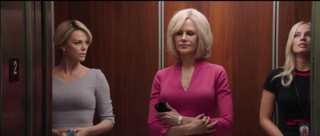 Skandal (Bombshell): Türkiye'de yılın son günlerinde vizyona giren Skandal filmi, Fox News'un eski Genel Yayın Yönetmeni Roger Ailes'ın kendilerini taciz ettiği iddiasını ortaya atan kadınların hikayesini anlatıyor. Fox News'u ABD'nin en çok izlenen haber kanalı yapan Ailes hakkında 2016 yılında cinsel taciz iddiaları ortaya atılmıştı.