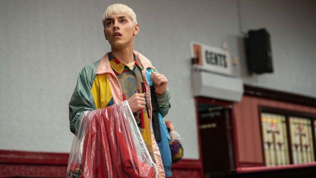 Everybody's Talking About Jamie: Londra'yı kasıp kavuran tiyatro oyunu geniş perdeye aktarılıyor. Filmin ana karakteri 15 yaşındaki Jamie Campbell. Film, Sheffield adlı küçük bir kasabada yaşayan ve drag queen olmak isteyen Jamie'nin mezuniyet balosuna elbise giyip gitmek istemesinin ardından yaşadıklarını anlatıyor. Türkiye'de 23 Ekim 2020'de vizyona girmesi bekleniyor.