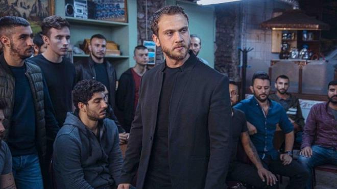 Ünlü oyuncu Nejat İşler, Çukur'da izleyicilerin karşısına yine "kötü adam" rolüyle çıkacak.
