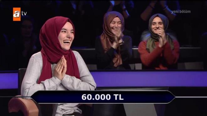 -Ve Bu Akşam Bir Kadının Gülüşüne Hayran Kaldı bu Ülke... Gülsüm.