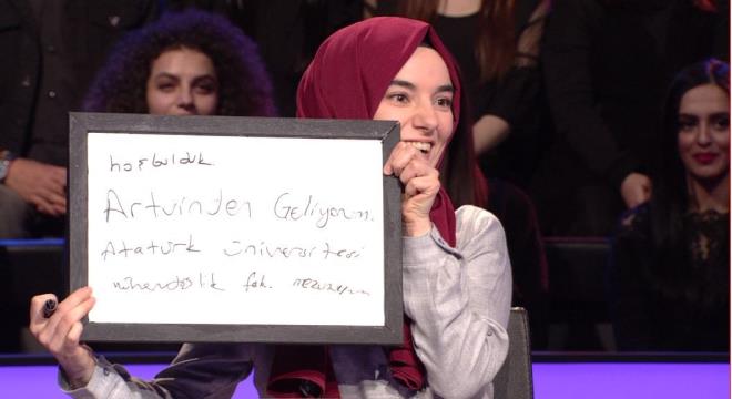 4 yaşında geçirdiği hastalık nedeniyle konuşamayan Ümmü Gülsüm için programda ilk kez farklı bir format izlendi.