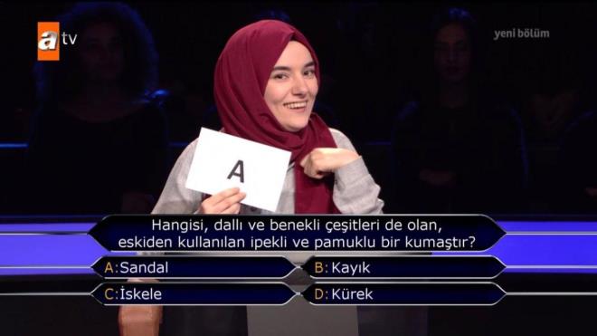 - Atv de şu an; işitebilen ama konuşamayan bir yarışmacı var, adı Gülsüm. Onu seyretmek mutlu etti. Her cevaptan sonra gözlerinin içinin gülmesi ise muazzam. Nice Gülsüm?lere