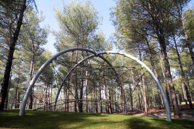 Okay, isteyenin ormanların arasında pikniğini yapacağını, isteyenin de heyecan parkurundan faydalanabileceği bir eğlenme, dinlenme, hoşça vakit geçirme mekanı oluşturma hedefine emin bir şekilde ilerlediklerini sözlerine ekledi.