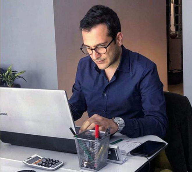 Özşhain bugün kariyerini, kurumsal iletişim sorumlusu ve marka danışmanı olarak sürdürüyor. 43 yaşında olan Özşahin, Instagram hesabında da bu alana yönelik paylaşımlarda bulunuyor.