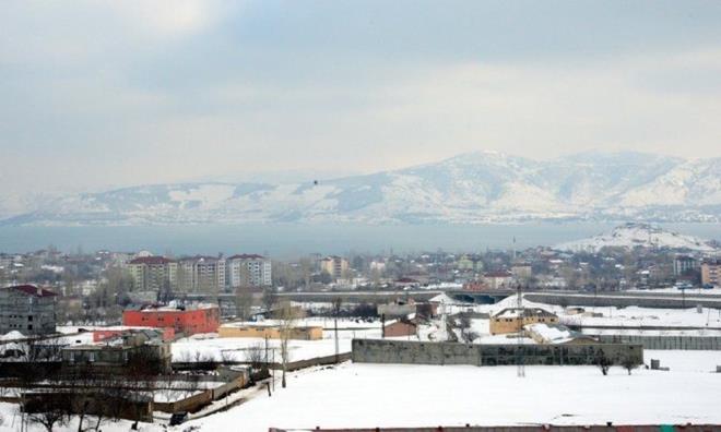 Kayseri Kadir Has Ortaokulu rehber öğretmeni Canan Korkmaz da ilk kez Vangölü Ekspresiyle yolculuk yaptığını bildirerek, "Tren çok konforlu. Gayet güzel ve neşeli bir yolculuk oldu. Keyifliyiz. Yarıyıl tatili olması nedeniyle çok güzel bir ortam ve bizim için iyi bir değişiklik oldu" ifadelerini kullandı.
